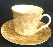 Lade das Bild in den Galerie-Viewer, 2er KAFFEEGEDECK - Porzellan, Goldrand Perlmut Abstrakt Batik Motiv Dekor
