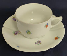Lade das Bild in den Galerie-Viewer, KAFFEETASSE - Porzellan, Florale Blumen Blüten Pflanzen Gold Linien Motiv Dekor
