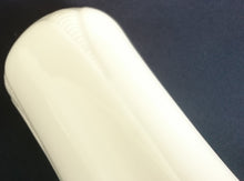 Lade das Bild in den Galerie-Viewer, BLUMENVASE - Porzellan, Senkrecht Linien Waagerecht Wellen Relief Motiv Dekor, Handarbeit
