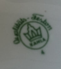 Lade das Bild in den Galerie-Viewer, 2er Set DESSERTTELLER - Porzellan, Goldrand Außen Innen Gewölbter Relief Außen Motiv Dekor
