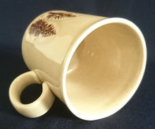 Lade das Bild in den Galerie-Viewer, KAFFEETASSE - Keramik / Steingut, Flora Natur Baum Bäume Holz Relief Motiv Dekor
