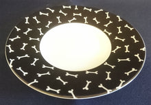 Lade das Bild in den Galerie-Viewer, 2er KINDER~ TEEGEDECK - Porzellan, Hunde Comic Pfoten Knochen Spuren Abdrücke Motiv Dekor
