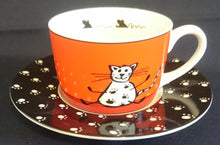 Lade das Bild in den Galerie-Viewer, 2er Set 2er KINDER~ TEEGEDECKE - Porzellan, Hunde Katzen Maus Comic Tatzen Knochen Spuren Abdrücke Motiv Dekor
