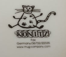 Lade das Bild in den Galerie-Viewer, 2er KINDER~ TEEGEDECK - Porzellan, Katzen Maus Comic Tatzen Spuren Abdrücke Motiv Dekor
