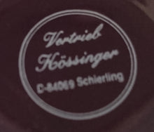 Lade das Bild in den Galerie-Viewer, 2er Set GLÜHWEINTASSEN - Keramik / Steingut, Stadt Frankfurt Weihnachtsmarkt Goethe Jahr Aufschrift Engel Menschen Leute Geschenke Motiv Dekor
