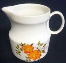 Lade das Bild in den Galerie-Viewer, MILCHKÄNNCHEN - Porzellan, Flora Blumenblüten Pflanzen Blatt Blätter Motiv Dekor (BC)
