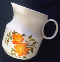 Lade das Bild in den Galerie-Viewer, MILCHKÄNNCHEN - Porzellan, Flora Blumenblüten Pflanzen Blatt Blätter Motiv Dekor (BC)
