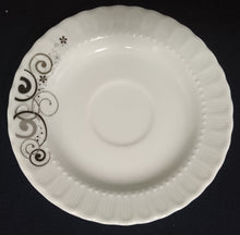 Lade das Bild in den Galerie-Viewer, ESPRESSO UNTERTASSE - Porzellan, Kreise Spiralen Linien Abstrakt Punkte Relief Motiv Dekor
