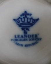 Lade das Bild in den Galerie-Viewer, KERZENSTÄNDER - Porzellan, Sternform Zwiebelmuster Motiv Dekor
