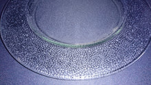 Lade das Bild in den Galerie-Viewer, TORTEN~ SERVIERPLATTE - Hartglas, Hammerschlag Relief Motiv Dekor
