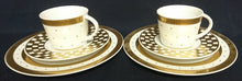 Lade das Bild in den Galerie-Viewer, 2er Set 3er KAFFEEGEDECKE - Porzellan, Goldrand Breite Streifen Vierecke Quadrate Schachbrett Punkte Motiv Dekor
