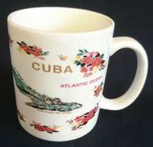 Lade das Bild in den Galerie-Viewer, KAFFEETASSE - Keramik / Steingut, Land Insel Flora Blumenblüten Aufschrift Cuba Atlantic Ocean Motiv Dekor (BC)
