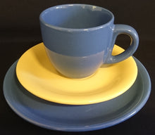 Lade das Bild in den Galerie-Viewer, 2er Set 2er KAFFEEGEDECKE &quot;Scandia&quot; - Porzellan, Einfärbiges Modernes Motiv Dekor (Blau / Gelb)
