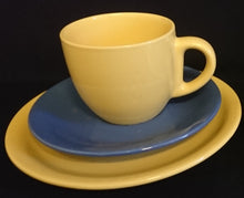 Lade das Bild in den Galerie-Viewer, 3er KAFFEEGEDECK "Scandia" - Porzellan, Einfärbiges Modernes Motiv Dekor (Gelb / Blau / Gelb)

