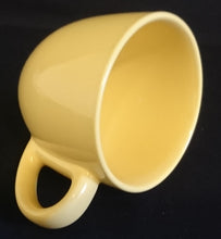 Lade das Bild in den Galerie-Viewer, KAFFEETASSE &quot;Scandia&quot; - Porzellan, Einfärbiges Modernes Motiv Dekor (Gelb)
