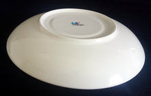 Lade das Bild in den Galerie-Viewer, 2er Set UNTERTASSEN - Porzellan, Goldrand Flora Rosenblüten Blumenstrauß Motiv Dekor
