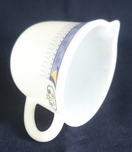 Lade das Bild in den Galerie-Viewer, 5er Set TEEKANNE &amp; MICLHKÄNNCHEN &amp; ZUCKERDOSE + DECKEL "USA Home Set" - Acrylglas, Abstrakt Wolken Schleier Batik Zeichen Symbol Motiv Dekor
