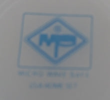 Lade das Bild in den Galerie-Viewer, 5er Set TEEKANNE &amp; MICLHKÄNNCHEN &amp; ZUCKERDOSE + DECKEL "USA Home Set" - Acrylglas, Abstrakt Wolken Schleier Batik Zeichen Symbol Motiv Dekor
