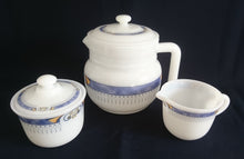 Lade das Bild in den Galerie-Viewer, 17 Teiliges TEESERVICE "USA Home Set" - Acrylglas, Abstrakt Wolken Schleier Batik Zeichen Symbol Motiv Dekor
