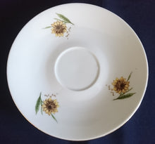 Lade das Bild in den Galerie-Viewer, 2er KAFFEEGEDECK - Porzellan, Goldrand Flora Sonnenblumen Blüten Natur Motiv Dekor
