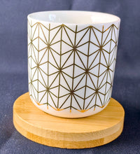 Lade das Bild in den Galerie-Viewer, 2er Set ESPRESSO~ KAFFEEBECHER &amp; UNTERSETZER - Porzellan / Holz, Abstrakt Geometrische Spinnennetz Linien Zeichen Motiv Dekor
