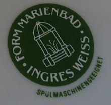 Lade das Bild in den Galerie-Viewer, 2er Set UNTERTASSEN "Ingres Weiss" - Porzellan, Klassisches Zweifärbiges Motiv Dekor (Grünes Markenzeichen)
