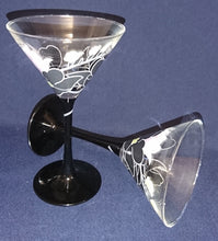 Lade das Bild in den Galerie-Viewer, 2er Set COCKTAIL~ GETRÄNKEGLÄSER - Hartglas, Orchideenblüten Blumen Pflanzen Blatt Blätter Motiv Dekor
