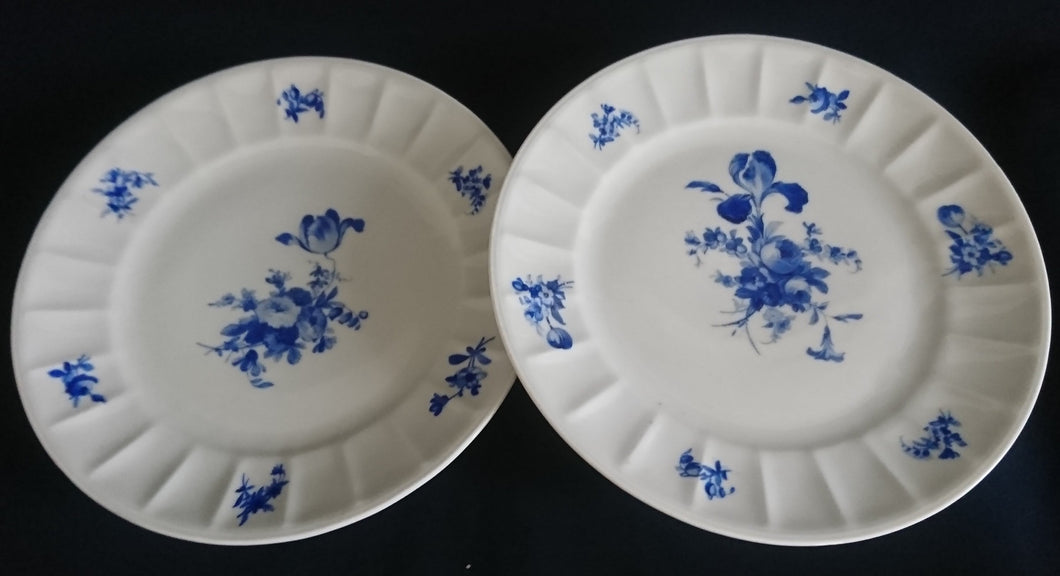 2er Set DESSERTTELLER - Porzellan, Flora Rosenblumen Blüten Blatt Blätter Linien Relief Motiv Dekor