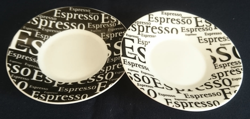 2er Set ESPRESSO UNTERTASSEN - Porzellan, Große Kleine Espresso Aufschrift Breiter Rand Motiv Dekor