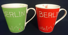 Lade das Bild in den Galerie-Viewer, KAFFEETASSE - Porzellan, Skyline Berlin Diana Apotheke Aufschrift Motiv Dekor (Rot)
