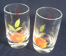 Lade das Bild in den Galerie-Viewer, SHOT~ SCHNAPS~ GETRÄNKEGLAS - Hartglas, Flora Rosen Blumenblüte Blatt Blätter Motiv Dekor
