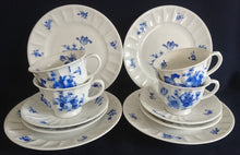 Lade das Bild in den Galerie-Viewer, 2er TEEGEDECK - Porzellan, Flora Rosenblumen Blüten Blatt Blätter Linien Relief Motiv Dekor
