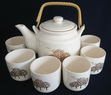 Lade das Bild in den Galerie-Viewer, GETRÄNKEBECHER - Keramik / Steingut, Flora Fauna Baum Bäume Wald Vogel Vögel Motiv Dekor (nBC)
