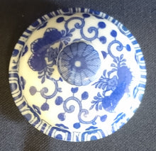 Lade das Bild in den Galerie-Viewer, BEHÄLTERDECKEL - Porzellan, Typisch China Blau Motiv Dekor
