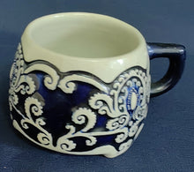 Lade das Bild in den Galerie-Viewer, KLEINE APFELWEIN TASSE - Keramik / Steingut, Flora Geometrisch Natur Abstrakt Motiv Dekor
