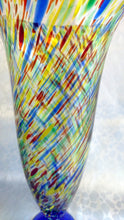 Lade das Bild in den Galerie-Viewer, BLUMENVASE - Hartglas, Abstrakt Schräge Streifen Linien Striche Motiv Dekor
