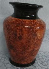 Lade das Bild in den Galerie-Viewer, BLUMENVASE - Porzellan, Schwarz Breite Ränder Meliertes Motiv Dekor
