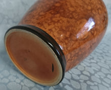 Lade das Bild in den Galerie-Viewer, BLUMENVASE - Porzellan, Schwarz Breite Ränder Meliertes Motiv Dekor
