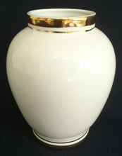 Lade das Bild in den Galerie-Viewer, BLUMENVASE - Porzellan, Breiter und schmaler Goldrand Motiv Dekor
