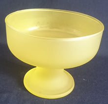 Lade das Bild in den Galerie-Viewer, EISBECHER ~SCHALE - Hartglas, Partyfarbende Moderne Einfärbiges Motiv Dekor (Gelb)
