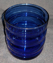 Lade das Bild in den Galerie-Viewer, 2er Set GROßE GETRÄNKEGLÄSER - Hartglas, Waagerecht Gewölbte Form Motiv Dekor
