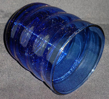 Lade das Bild in den Galerie-Viewer, 2er Set GROßE GETRÄNKEGLÄSER - Hartglas, Waagerecht Gewölbte Form Motiv Dekor
