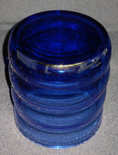 Lade das Bild in den Galerie-Viewer, 2er Set GROßE GETRÄNKEGLÄSER - Hartglas, Waagerecht Gewölbte Form Motiv Dekor
