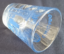 Lade das Bild in den Galerie-Viewer, 2er Set SHOT KURZE SCHNAPS- GETRÄNKEGLÄSER - Hartglas, USA Chicago City Metropole Stadt Aufschrift Motiv Dekor
