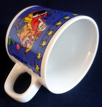 Lade das Bild in den Galerie-Viewer, KAFFEETASSE - Porzellan, Schlitten Rentier Weihnachtsmann Sterne Tannenbaum Bäume Mond Dorf Wald Motiv Dekor (BC)
