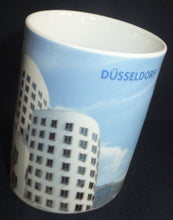 Lade das Bild in den Galerie-Viewer, KAFFEETASSE - Porzellan, Stadt Düsseldorf Fernsehturm Angeschrägte Schiefe Standform Design Motiv Dekor (BC)
