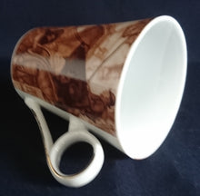 Lade das Bild in den Galerie-Viewer, KAFFEETASSE - Porzellan, Gemälde Malerei Stadtleben Aufschrift Motiv Dekor (BC)
