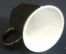 Lade das Bild in den Galerie-Viewer, KAFFEETASSE - Porzellan, Zweifärbiges Oktagon Relief Motiv Dekor (BC)
