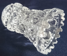 Lade das Bild in den Galerie-Viewer, KLEINE BLUMENVASE - 24% Pbo Bleikristall, Geschliffen Geometrisch Oktagon Streifen Balken Stern Dekor
