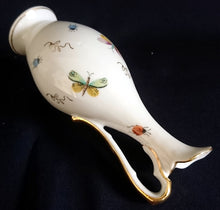 Lade das Bild in den Galerie-Viewer, KÄNNCHEN BLUMENVASE - Porzellan, Flora Fauna Tiere Insekten Käfer Schmetterlinge Goldrand Linien Motiv Dekor (BC) (G)
